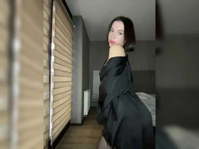 Live sex webcam photo for BabyDarii #292395277