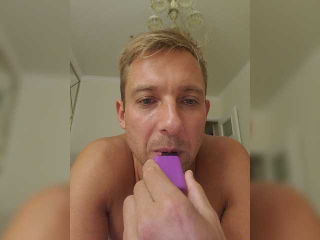 Live sex webcam photo for BadSanta007 #276213699