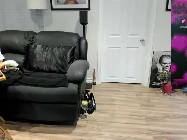 Live sex webcam photo for BaditaLuna #277651344