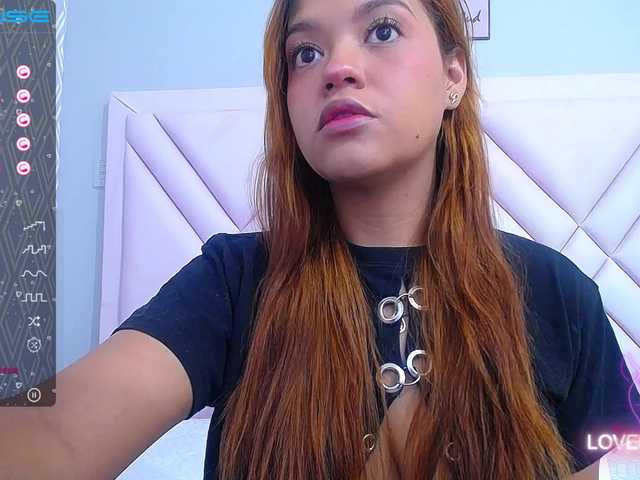 Live sex webcam photo for Badmommmy #275932377