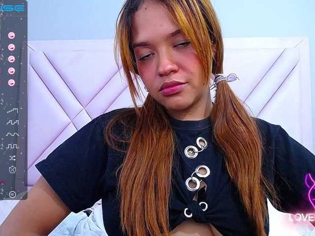 Live sex webcam photo for Badmommmy #275934794