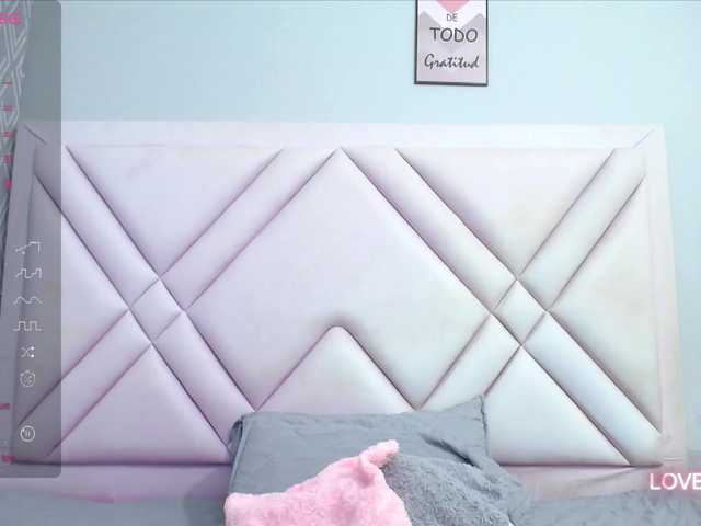 Live sex webcam photo for Badmommmy #276689861