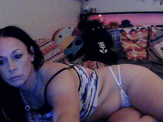 Live sex webcam photo for Bambi-40 #293388166