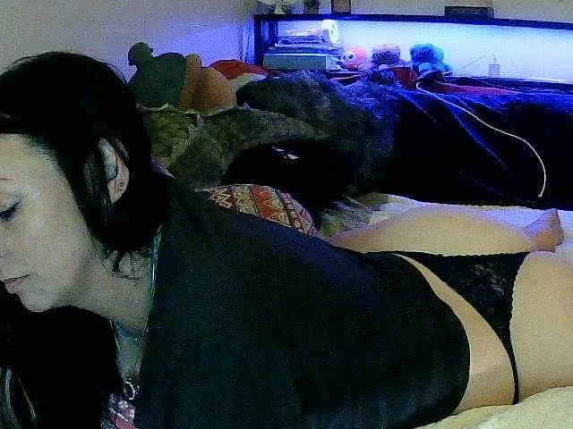Live sex webcam photo for Bambi-40 #293422894
