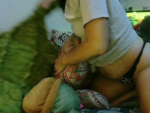 Live sex webcam photo for Bambi-40 #293604253