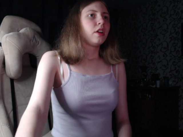 Live sex webcam photo for Barbiewow #275305642