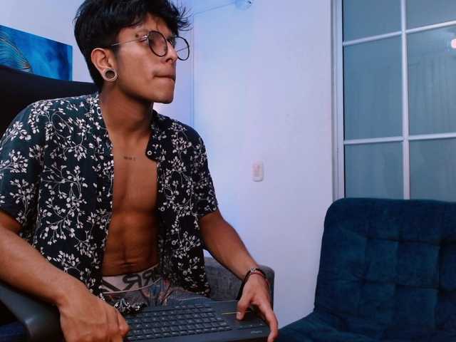 Live sex webcam photo for BastianLee #276388515