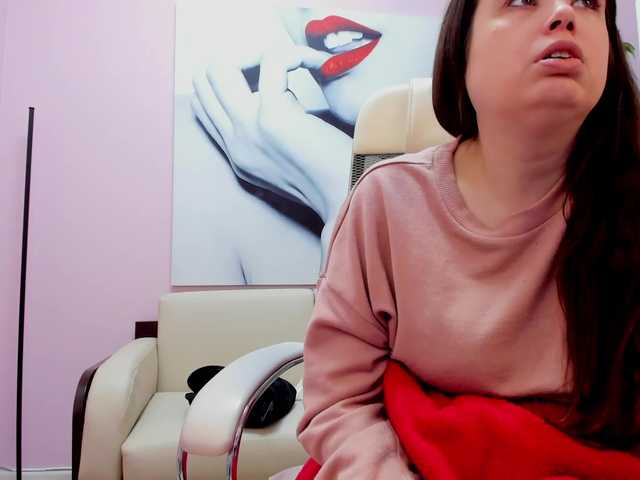 Live sex webcam photo for Battymoll #290481655