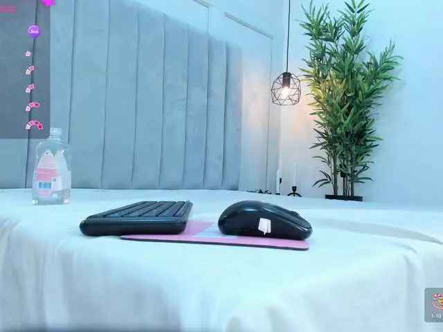 Live sex webcam photo for Bayonettaa #290443018