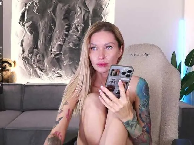 Live sex webcam photo for Be-My-Baby #292066206