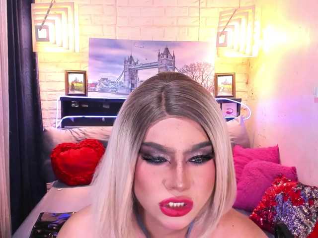 Live sex webcam photo for BeautifulStrangerts #291660469