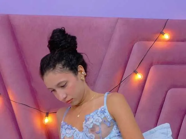 Live sex webcam photo for Beautifulskinny18 #292272047