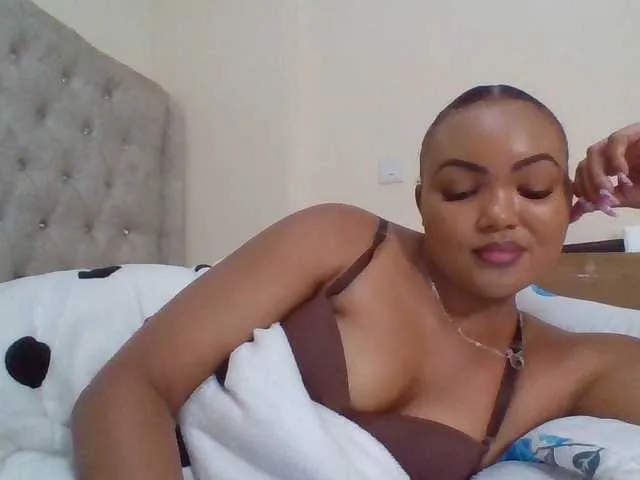 Live sex webcam photo for Beautystar12 #293140191