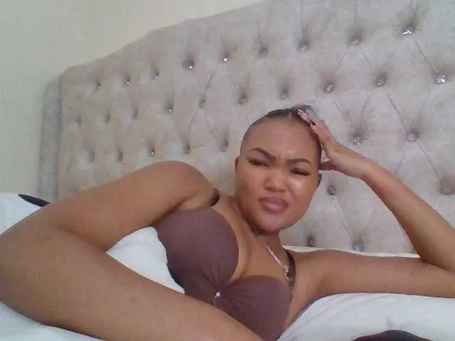 Live sex webcam photo for Beautystar12 #293810278