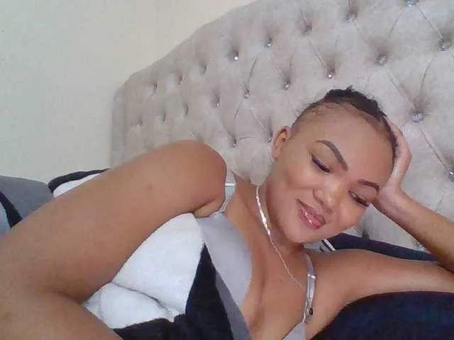 Live sex webcam photo for Beautystar12 #293845650