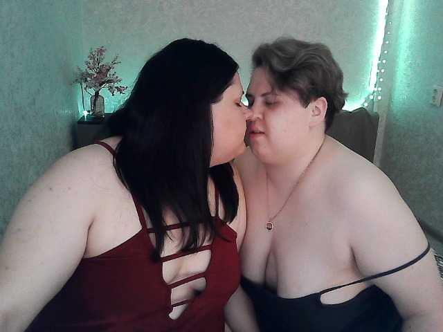 Live sex webcam photo for BeckyAndEllen #275608388