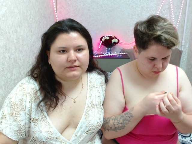 Live sex webcam photo for BeckyAndEllen #276546060