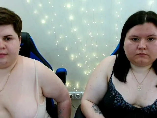 Live sex webcam photo for BeckyAndEllen #293680683