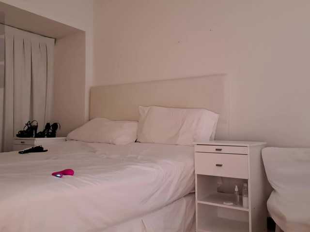 Live sex webcam photo for Bella-J #291578825