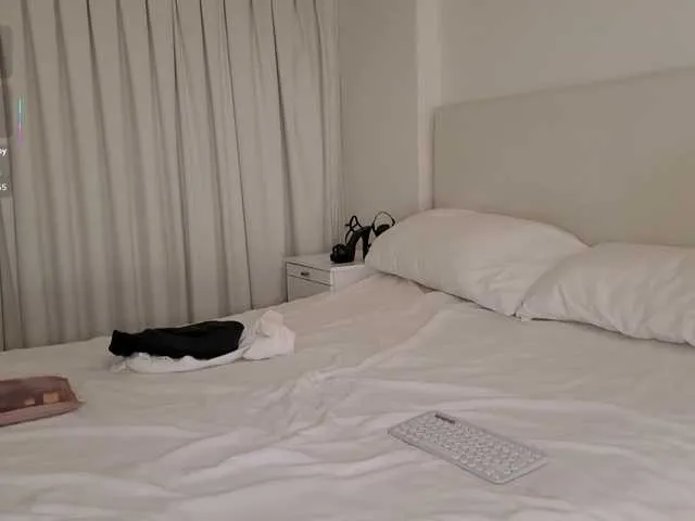 Live sex webcam photo for Bella-J #291688963