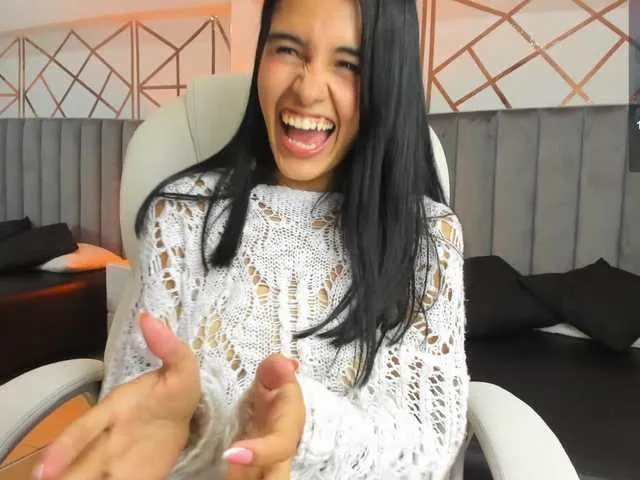 Live sex webcam photo for Bella-Owens #290949692