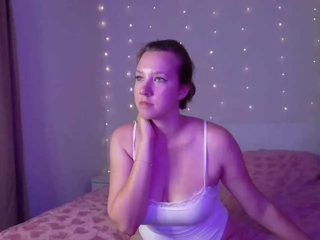 Live sex webcam photo for Bella-Quinn #291025478