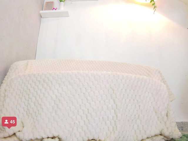 Live sex webcam photo for Bella-francoo #290467883