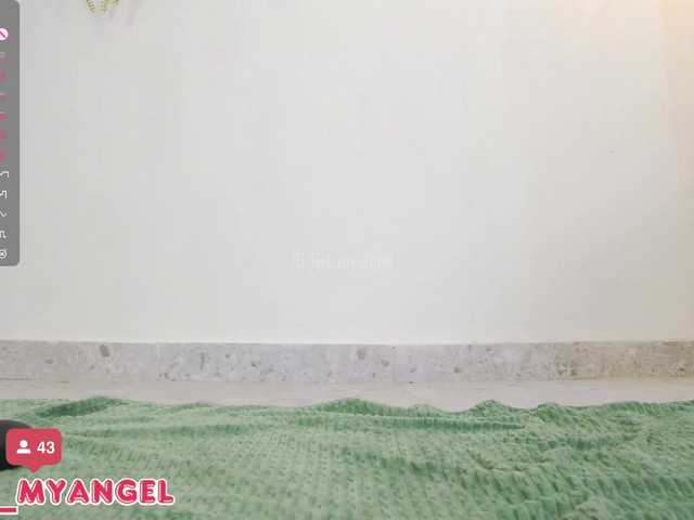 Live sex webcam photo for Bella-francoo #290555393