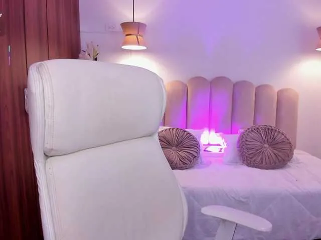 Live sex webcam photo for Bella-hadid #291152286