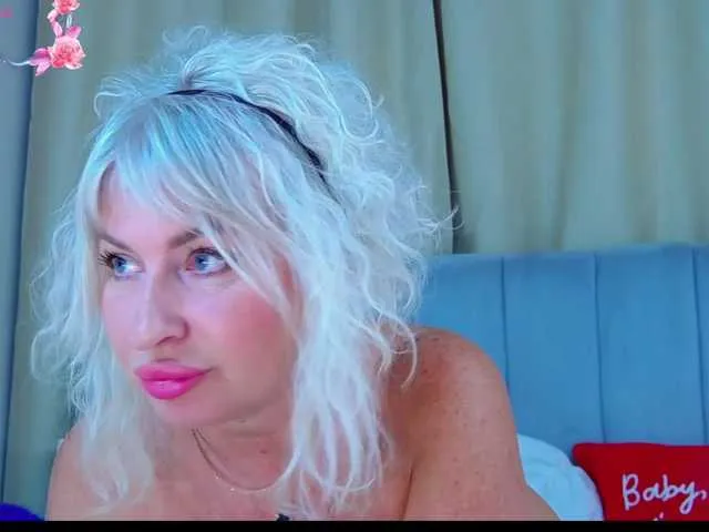 Live sex webcam photo for BellaBelll #291621472