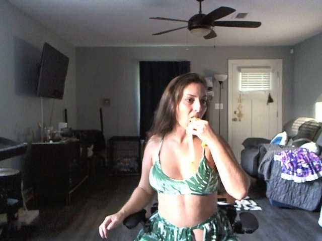 Live sex webcam photo for BellaBloom #278172853