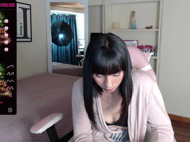 Live sex webcam photo for BellaHorny #271730993