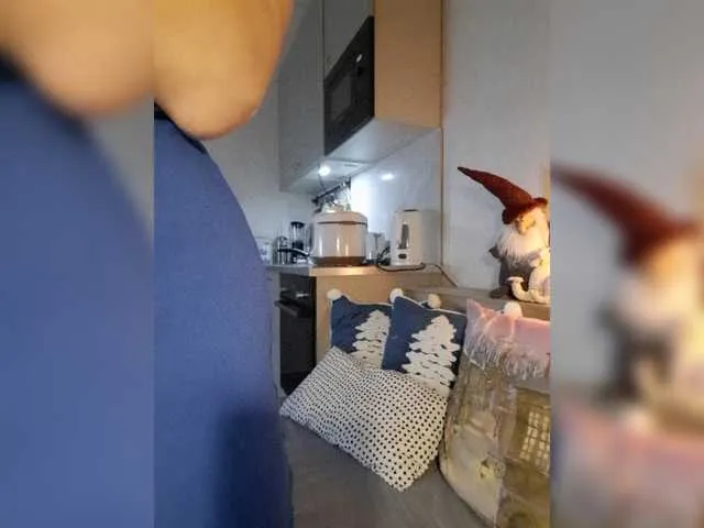 Live sex webcam photo for BellaMcQueen #276734412