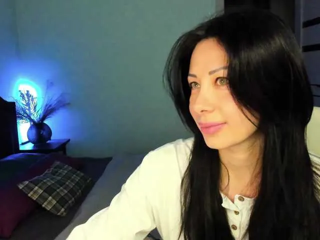 Live sex webcam photo for BellaMcQueen #290563087