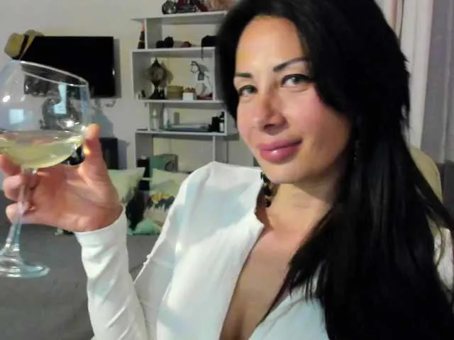 Live sex webcam photo for BellaMcQueen #291169632