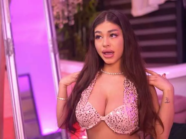 Live sex webcam photo for BellaNoirre #292578209