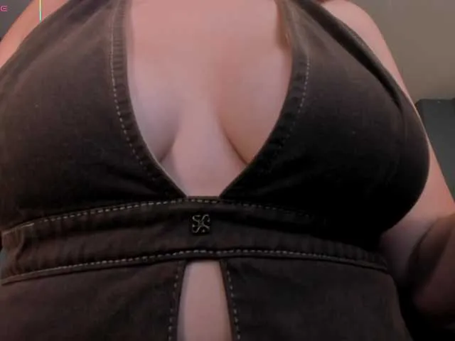 Live sex webcam photo for BellaRose #292837585