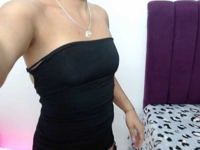 Live sex webcam photo for BellaxCullen #272431235