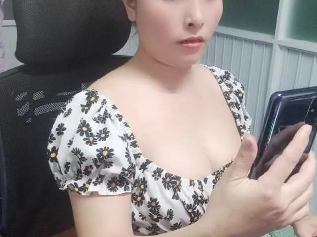 Live sex webcam photo for Benahot69 #289763058