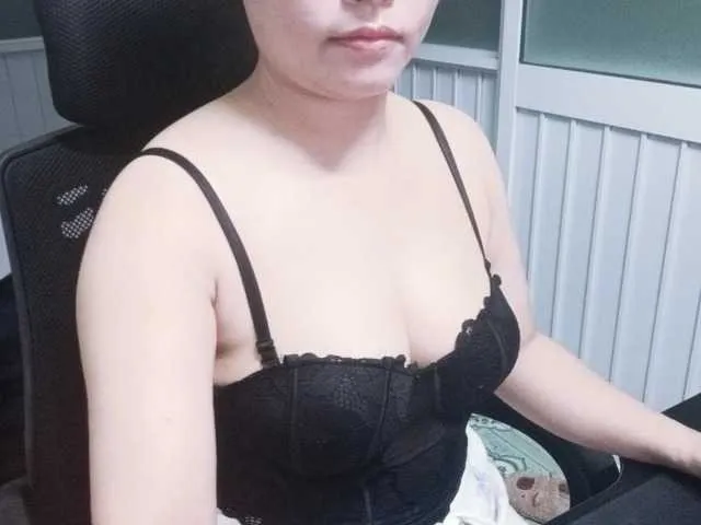 Live sex webcam photo for Benahot69 #290043730