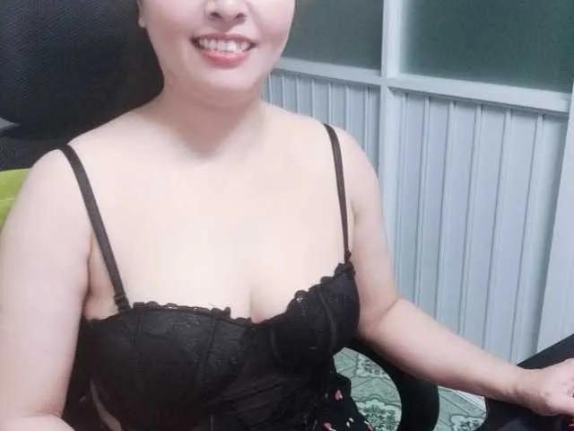 Live sex webcam photo for Benahot69 #290047293
