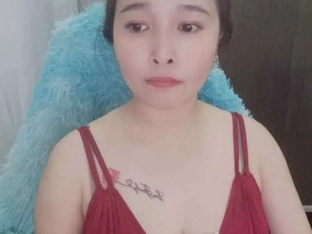 Live sex webcam photo for Benahot69 #290240183
