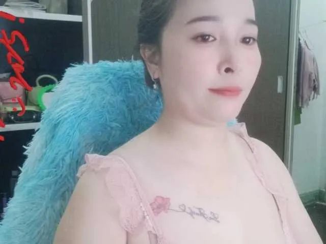 Live sex webcam photo for Benahot69 #290279818