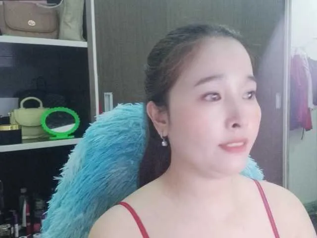 Live sex webcam photo for Benahot69 #290305792