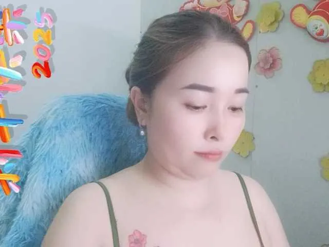 Live sex webcam photo for Benahot69 #290702401