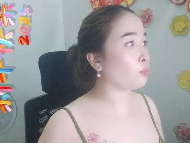 Live sex webcam photo for Benahot69 #290826115