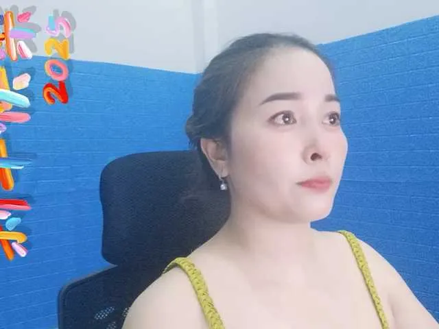 Live sex webcam photo for Benahot69 #290902332