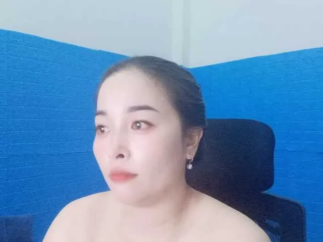 Live sex webcam photo for Benahot69 #291184619