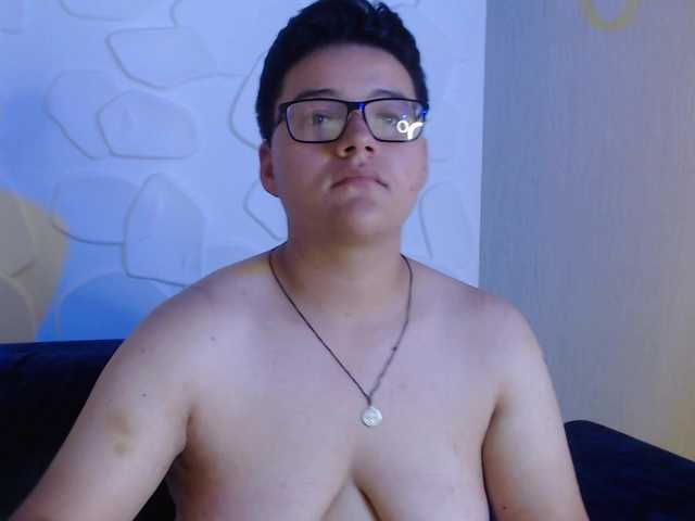 Live sex webcam photo for BenjaminDali #278141932