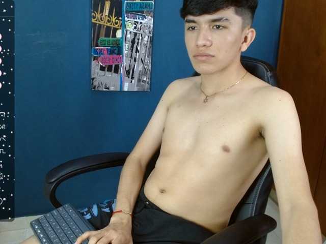 Live sex webcam photo for Benji-Diaz #277825304